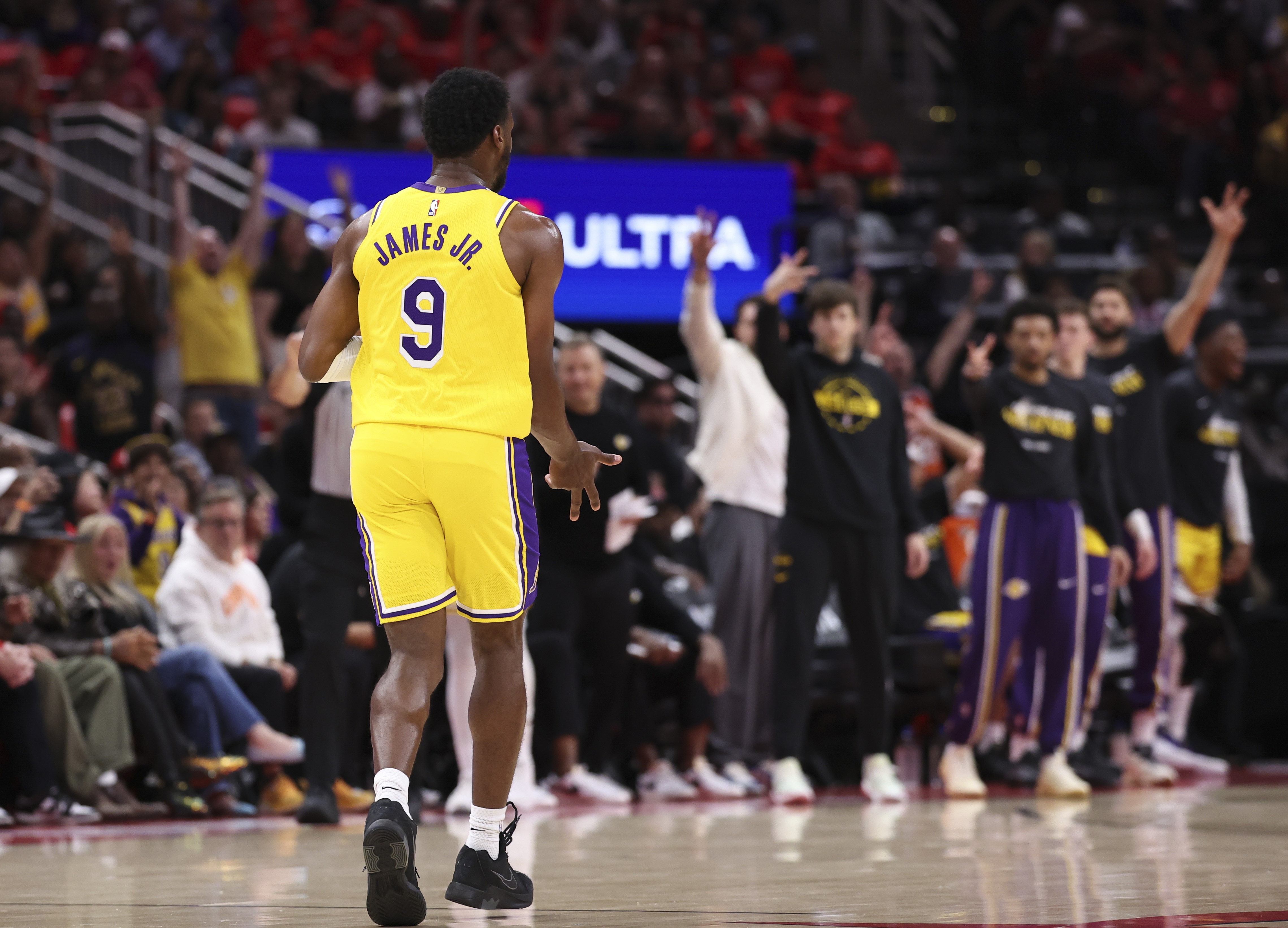 kaiyun中心-第二节一度连得5分+防守出色！雷迪克：我对布朗尼的成长感到兴奋